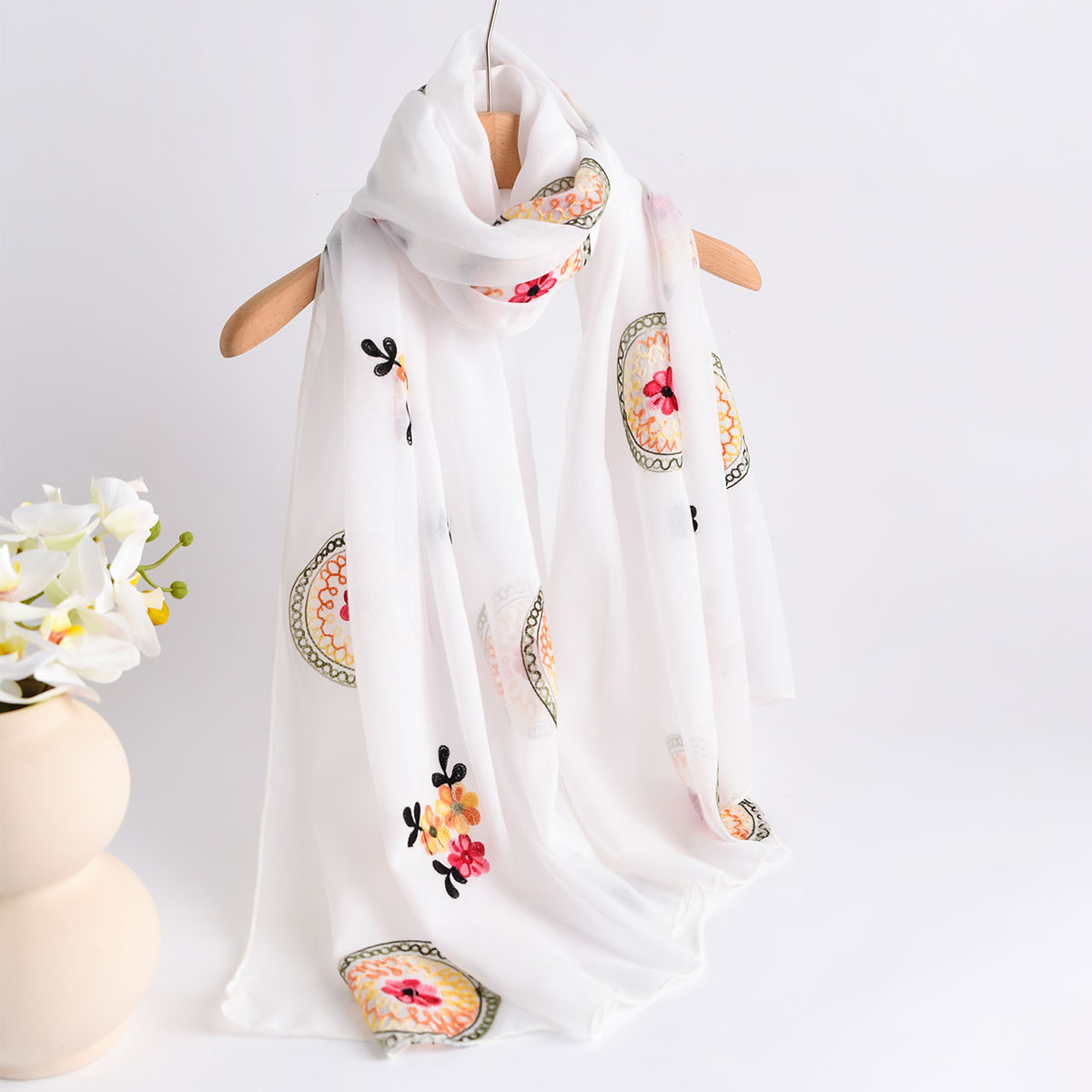 Écharpe brodée légère et respi - New Ethnic Fashion avis et prix